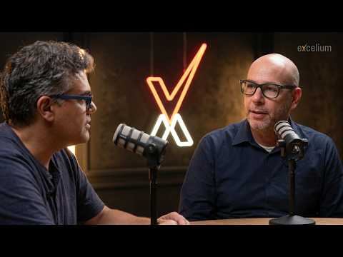 Leandro Martín conversando en el estudio